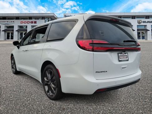 New 2026 Chrysler Pacifica Select FWD image 6
