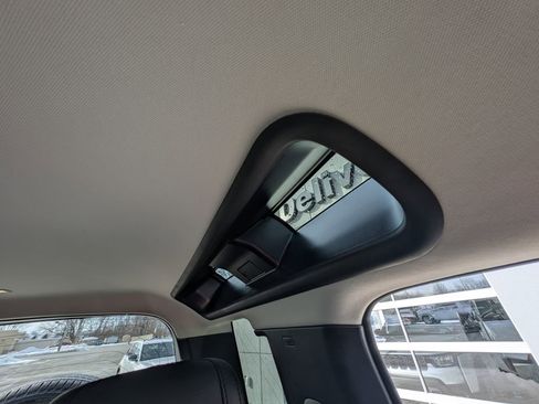 Used 2024 Land Rover Defender 110 S image 39