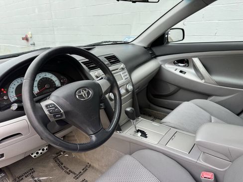Used 2011 Toyota Camry SE w/ SE Extra-Value Pkg #1 FWD image 12