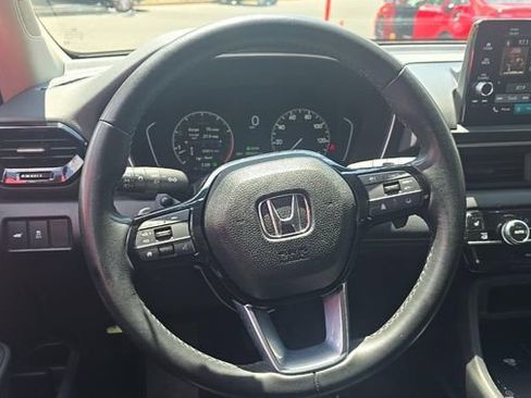 Used 2025 Honda Pilot EX-L image 11