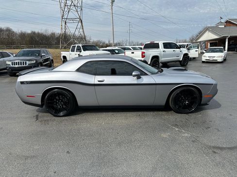 Used 2016 Dodge Challenger R/T image 5