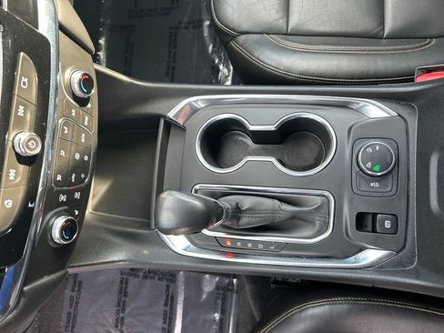 Used 2021 Chevrolet Traverse LT image 18