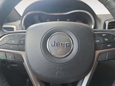 Used 2019 Jeep Grand Cherokee Altitude AWD/4WD image 11