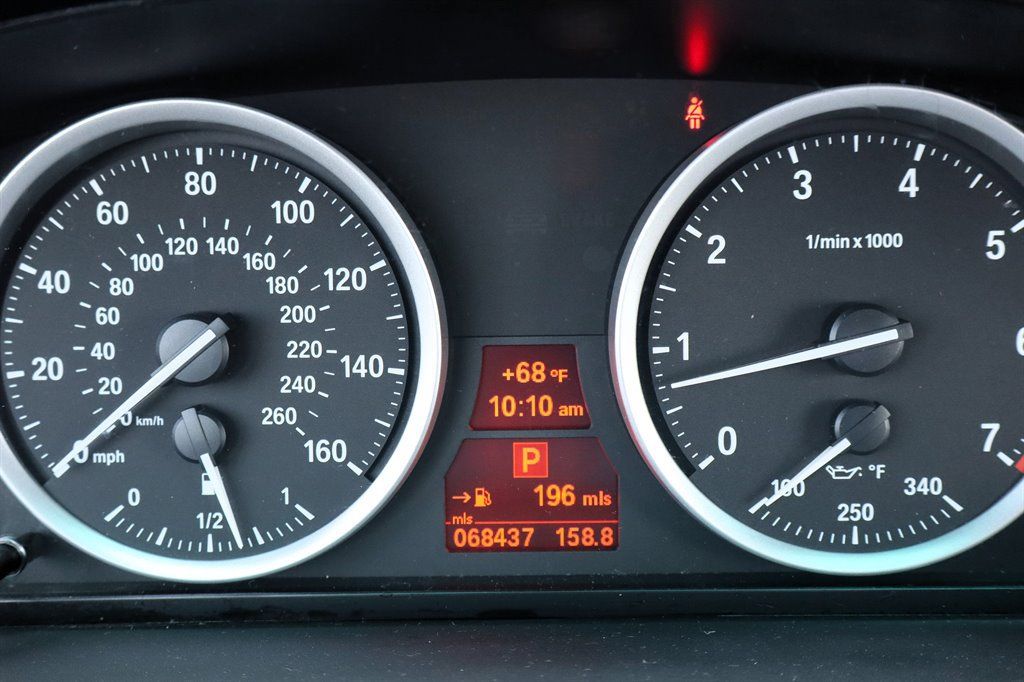 Used 2010 BMW 650i Convertible RWD image 31