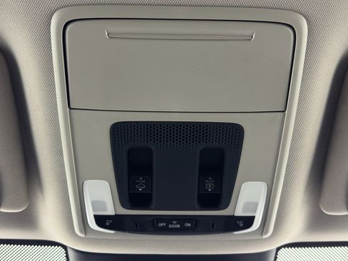 Used 2023 Honda Pilot Touring image 35