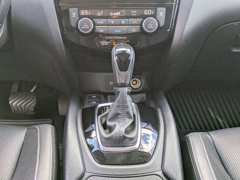 Used 2021 Nissan Rogue Sport SL FWD image 19