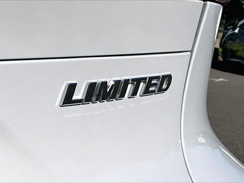 Certified 2024 Toyota Venza Limited AWD/4WD image 9