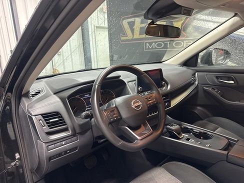 Used 2025 Nissan Rogue SV FWD image 5