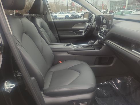 Certified 2024 Toyota Grand Highlander AWD image 17