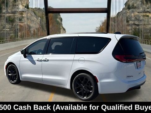 New 2026 Chrysler Pacifica Limited w/ S Appearance Package FWD image 7