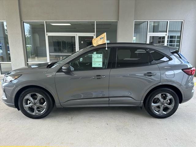 Certified 2023 Ford Escape ST-Line w/ Tech Pack #1 FWD image 3