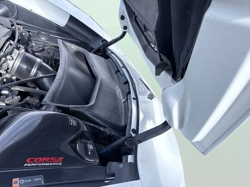 Used 2017 Chevrolet Corvette Stingray Coupe w/ Carbon Flash Badge Package image 19