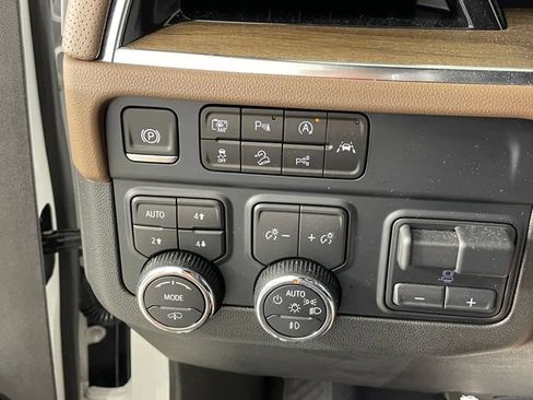 Certified 2025 Chevrolet Tahoe High Country AWD/4WD image 9