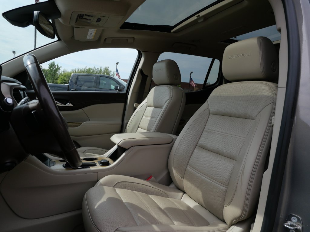 Certified 2019 GMC Acadia Denali w/ Technology Package AWD/4WD image 11
