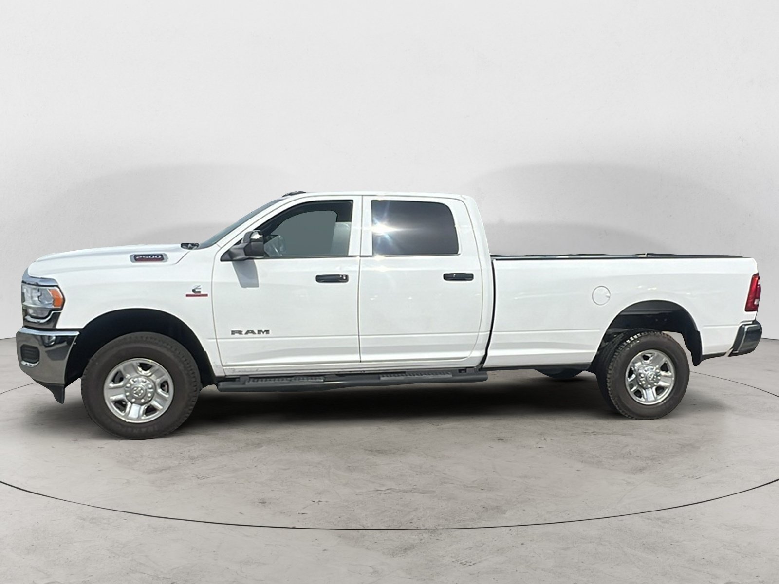 Used 2022 RAM 2500 Tradesman w/ Chrome Appearance Group AWD/4WD image 3