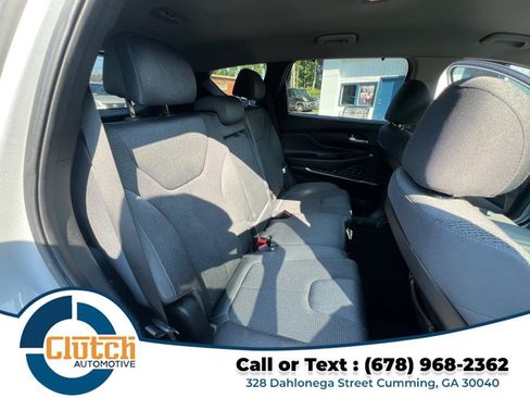 Used 2019 Hyundai Santa Fe SEL image 18