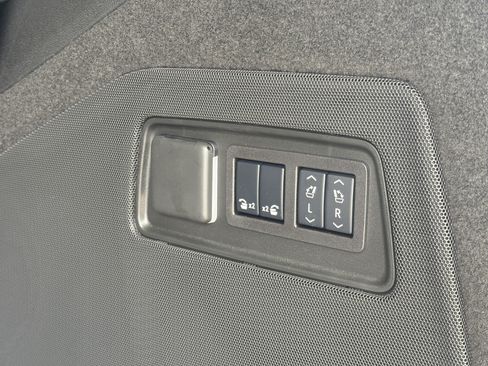 Certified 2025 Cadillac Escalade Premium Luxury Platinum AWD/4WD image 10