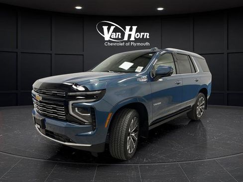 Used 2025 Chevrolet Tahoe High Country AWD/4WD image 3
