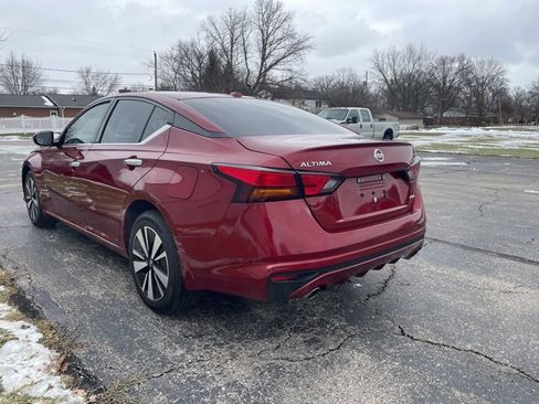 Used 2019 Nissan Altima 2.5 SV image 2