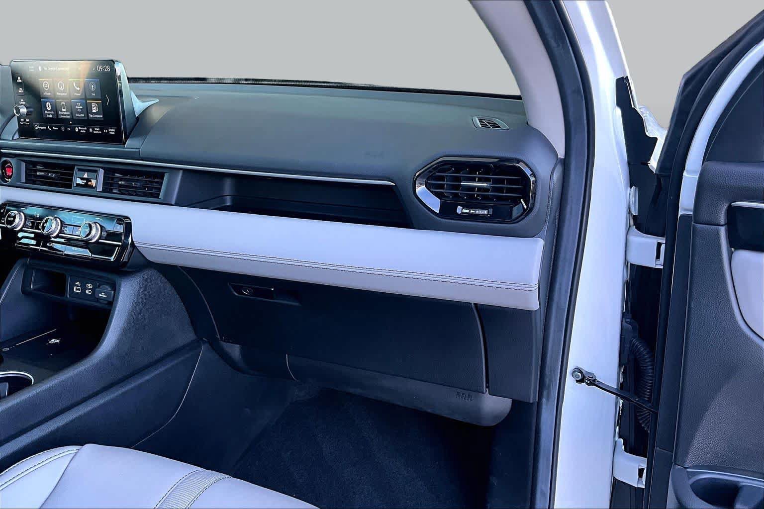 Used 2025 Honda Pilot Touring image 17
