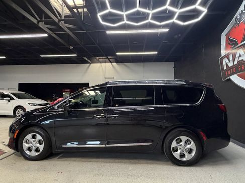 Used 2017 Chrysler Pacifica Touring-L Plus w/ Advanced Safetytec Group FWD image 16