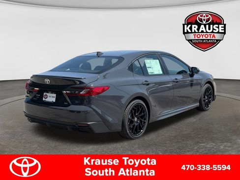 New 2026 Toyota Camry Hybrid FWD image 8