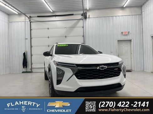 Used 2024 Chevrolet Trax RS image 1