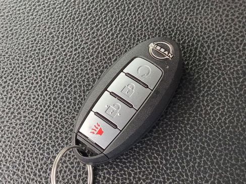 Used 2024 Nissan Titan SV w/ SV Convenience Package image 28