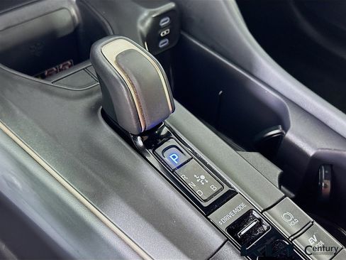 Used 2023 Toyota Crown AWD/4WD image 16