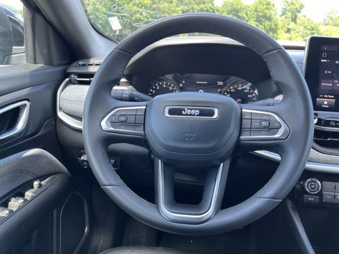 Used 2024 Jeep Compass Latitude AWD/4WD image 30