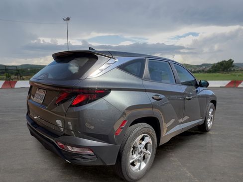 Used 2023 Hyundai Tucson SE AWD/4WD image 3