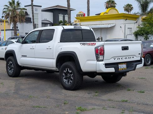 Used 2021 Toyota Tacoma TRD Off-Road w/ Technology Package AWD/4WD image 12