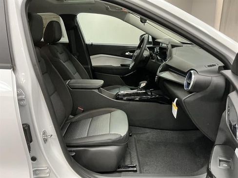 New 2026 Chevrolet Trax LT w/ Sunroof Package FWD image 31
