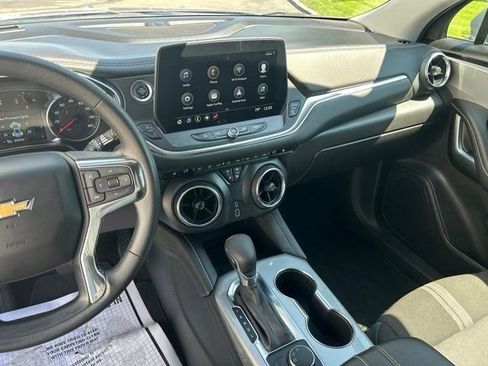 Used 2025 Chevrolet Blazer LT FWD image 21