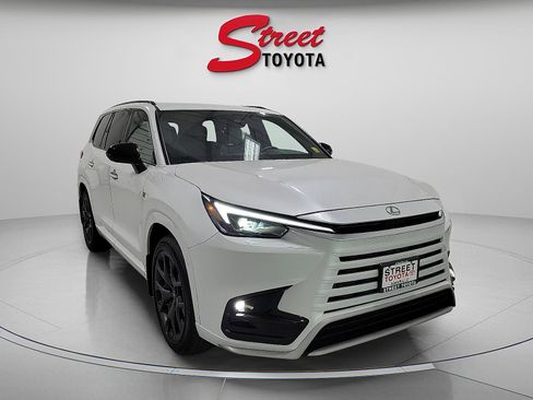 Used 2025 Lexus TX 500h AWD w/ Technology Package image 5