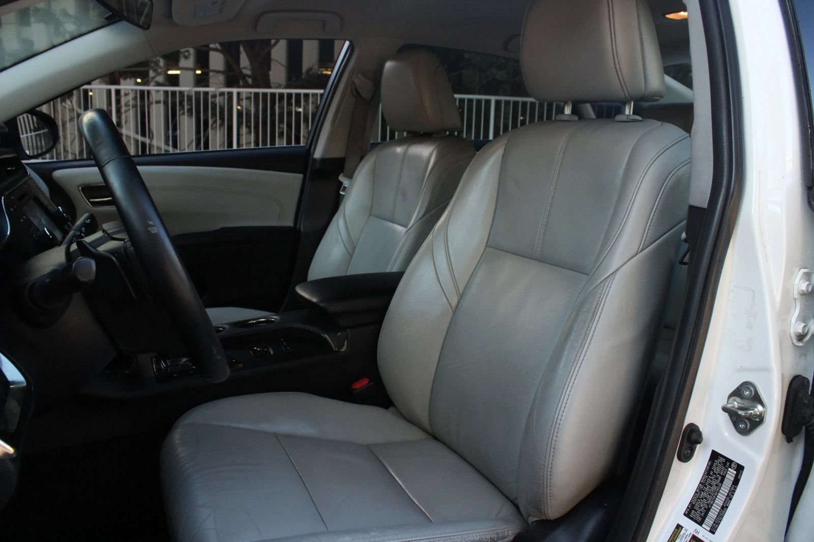 Used 2016 Toyota Avalon XLE FWD image 16
