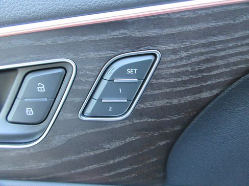 Used 2021 Audi Q8 Prestige w/ Prestige Package image 28