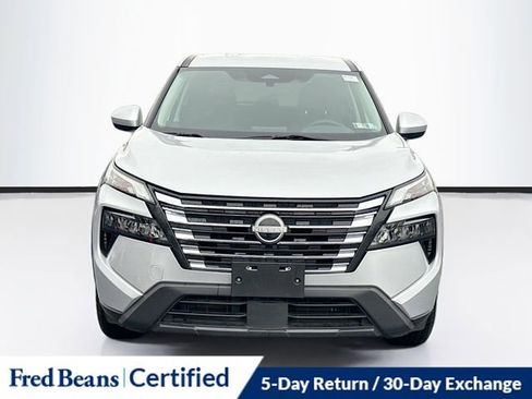 Used 2024 Nissan Rogue SV image 2