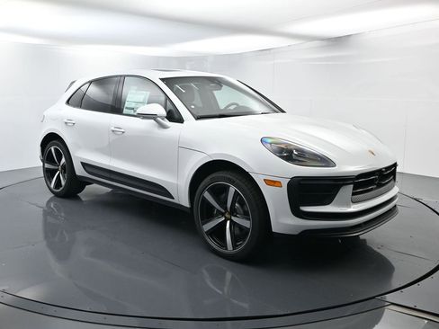 Certified 2026 Porsche Macan image 17