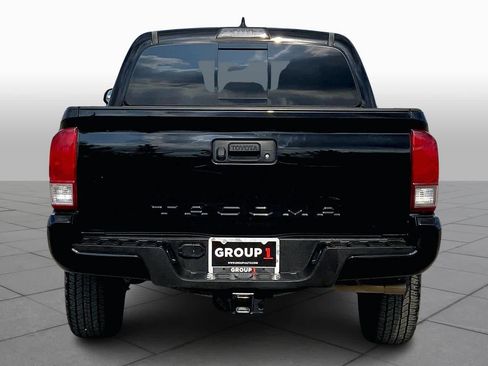 Used 2017 Toyota Tacoma TRD Sport w/ Tow Package image 5