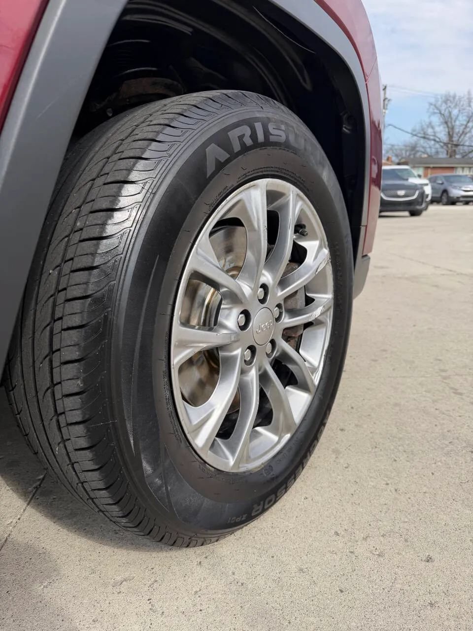 Used 2019 Jeep Cherokee Latitude Plus w/ Cold Weather Group AWD/4WD image 9