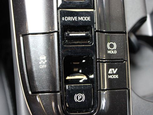 Used 2025 Toyota Crown Signia w/ Advanced Technology Package AWD/4WD image 27
