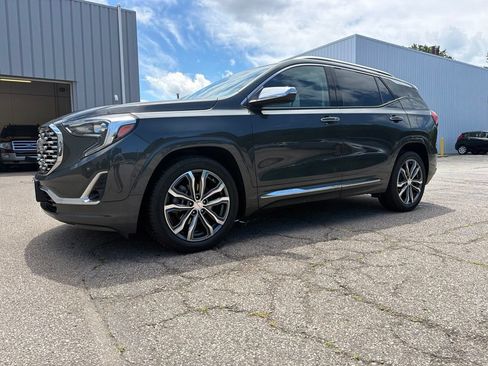 Used 2018 GMC Terrain Denali w/ Advanced Safety Package FWD image 3