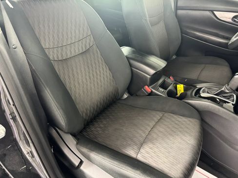 Used 2018 Nissan Rogue SV image 35