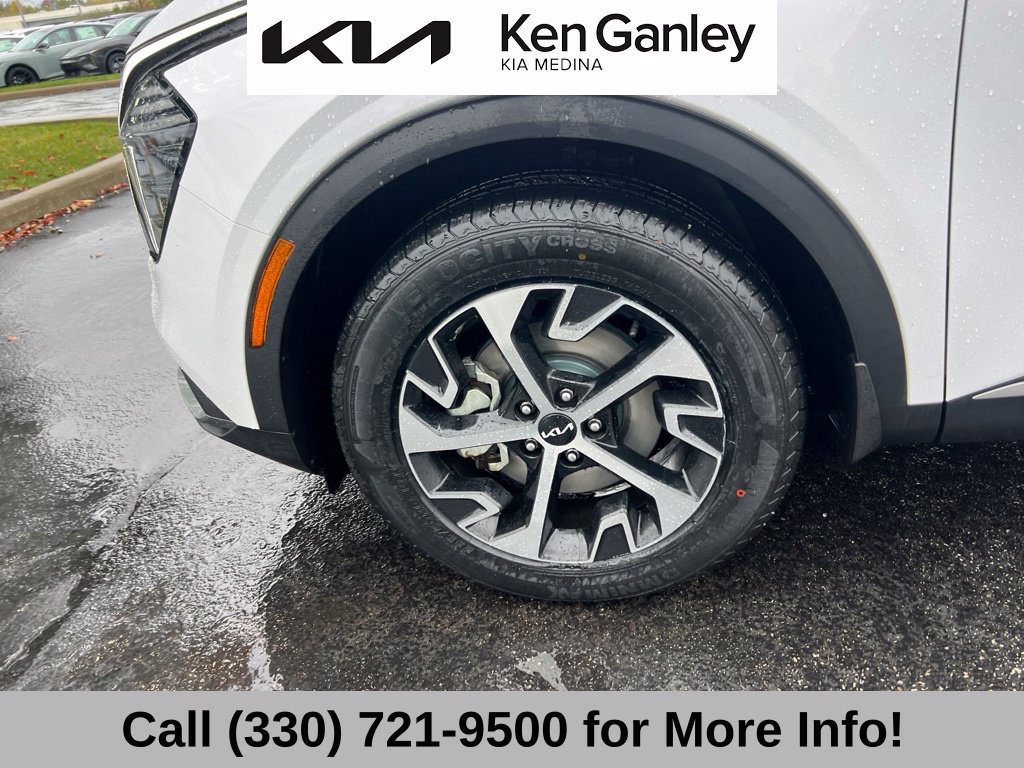 Certified 2025 Kia Sportage EX w/ Premium Package AWD/4WD image 17