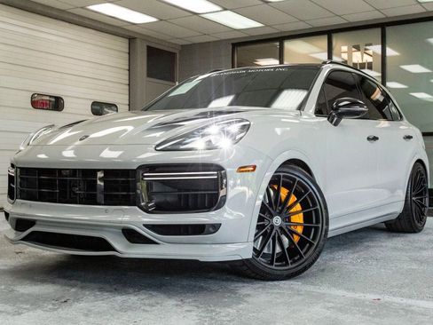 Used 2021 Porsche Cayenne Turbo image 2