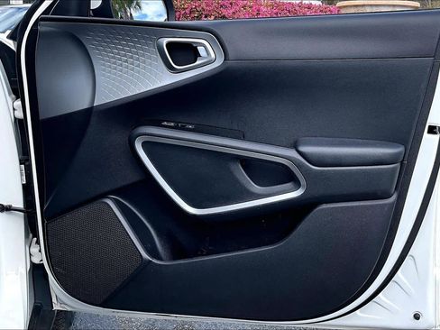 Used 2020 Kia Soul LX image 22