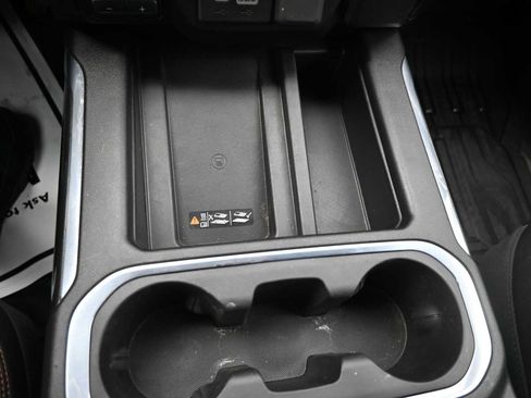 Used 2022 GMC Sierra 2500 AT4 w/ AT4 Preferred Package image 17