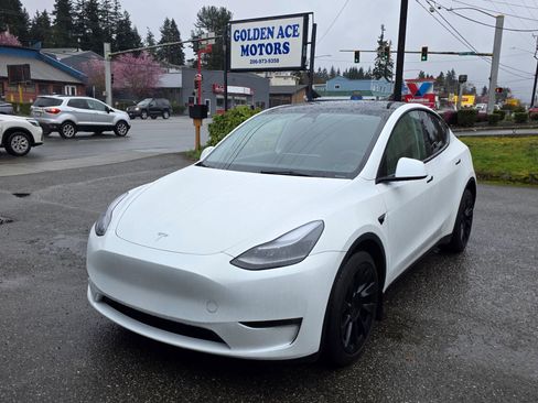 Used 2023 Tesla Model Y Long Range image 1