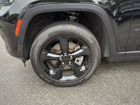 Used 2023 Jeep Grand Cherokee L Altitude AWD/4WD image 18
